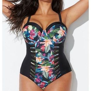 NWT! Ruched floral swimsuit with underwire